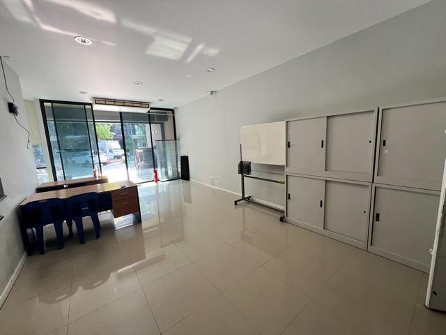 ประกาศฟรี! ซื้อ-ขาย-เช่า คอนโด บ้าน ทาวน์โฮม ที่ดิน และพื้นที่เชิงพาณิชย์ทั่วประเทศไทย ทุกทำเล ทุกงบประมาณ ไม่มีค่าใช้จ่าย ลงง่าย ขายไว เข้าถึงผู้ซื้อโดยตรง 4 273732pic3.jpg