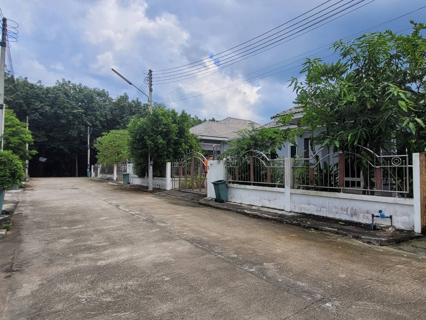 ประกาศฟรี! ซื้อ-ขาย-เช่า คอนโด บ้าน ทาวน์โฮม ที่ดิน และพื้นที่เชิงพาณิชย์ทั่วประเทศไทย ทุกทำเล ทุกงบประมาณ ไม่มีค่าใช้จ่าย ลงง่าย ขายไว เข้าถึงผู้ซื้อโดยตรง 2 257240pic1.jpg