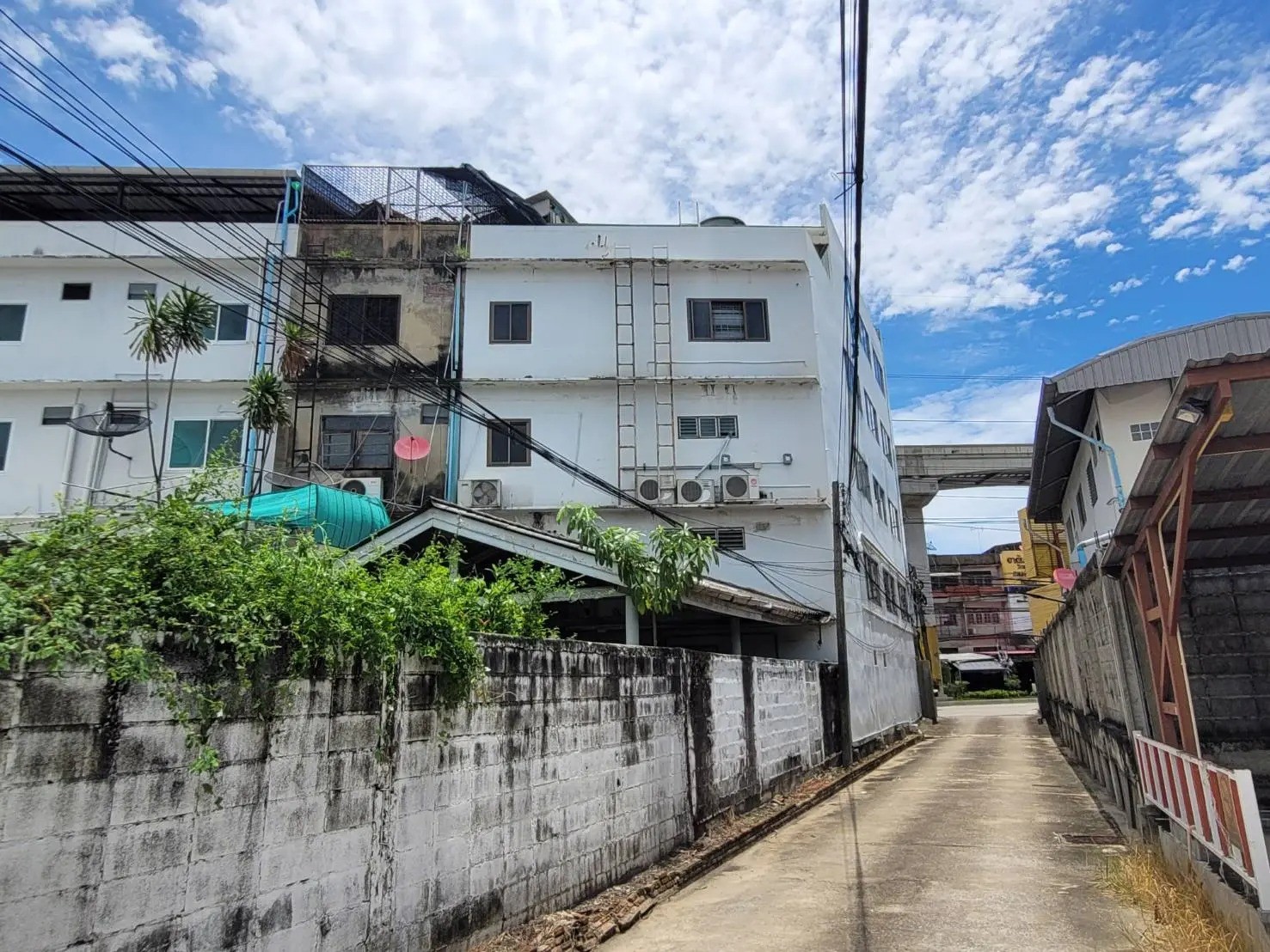 ประกาศฟรี! ซื้อ-ขาย-เช่า คอนโด บ้าน ทาวน์โฮม ที่ดิน และพื้นที่เชิงพาณิชย์ทั่วประเทศไทย ทุกทำเล ทุกงบประมาณ ไม่มีค่าใช้จ่าย ลงง่าย ขายไว เข้าถึงผู้ซื้อโดยตรง 4 256696pic3.jpg