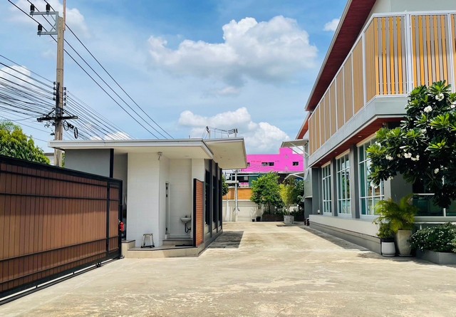 ประกาศฟรี! ซื้อ-ขาย-เช่า คอนโด บ้าน ทาวน์โฮม ที่ดิน และพื้นที่เชิงพาณิชย์ทั่วประเทศไทย ทุกทำเล ทุกงบประมาณ ไม่มีค่าใช้จ่าย ลงง่าย ขายไว เข้าถึงผู้ซื้อโดยตรง 4 515744pic3.jpg