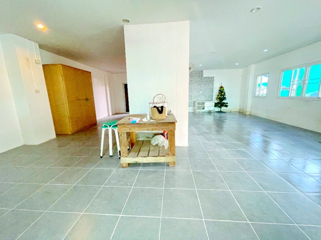 ประกาศฟรี! ซื้อ-ขาย-เช่า คอนโด บ้าน ทาวน์โฮม ที่ดิน และพื้นที่เชิงพาณิชย์ทั่วประเทศไทย ทุกทำเล ทุกงบประมาณ ไม่มีค่าใช้จ่าย ลงง่าย ขายไว เข้าถึงผู้ซื้อโดยตรง 4 257174pic3.jpg