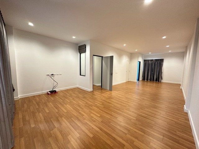 ประกาศฟรี! ซื้อ-ขาย-เช่า คอนโด บ้าน ทาวน์โฮม ที่ดิน และพื้นที่เชิงพาณิชย์ทั่วประเทศไทย ทุกทำเล ทุกงบประมาณ ไม่มีค่าใช้จ่าย ลงง่าย ขายไว เข้าถึงผู้ซื้อโดยตรง 3 518936pic2.jpg