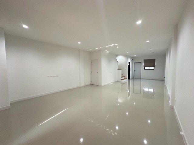 ประกาศฟรี! ซื้อ-ขาย-เช่า คอนโด บ้าน ทาวน์โฮม ที่ดิน และพื้นที่เชิงพาณิชย์ทั่วประเทศไทย ทุกทำเล ทุกงบประมาณ ไม่มีค่าใช้จ่าย ลงง่าย ขายไว เข้าถึงผู้ซื้อโดยตรง 5 518936pic4.jpg