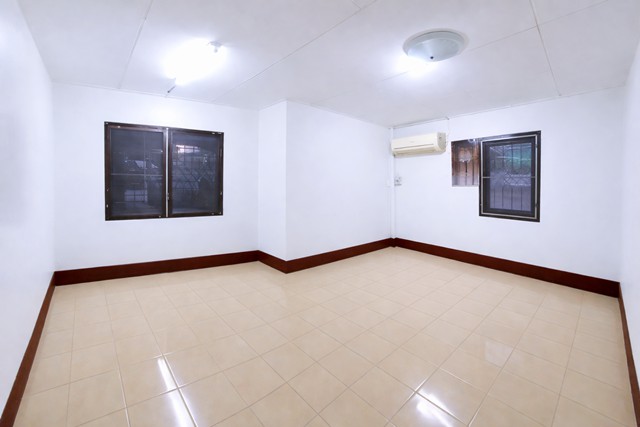 ประกาศฟรี! ซื้อ-ขาย-เช่า คอนโด บ้าน ทาวน์โฮม ที่ดิน และพื้นที่เชิงพาณิชย์ทั่วประเทศไทย ทุกทำเล ทุกงบประมาณ ไม่มีค่าใช้จ่าย ลงง่าย ขายไว เข้าถึงผู้ซื้อโดยตรง 3 258346pic2.jpg