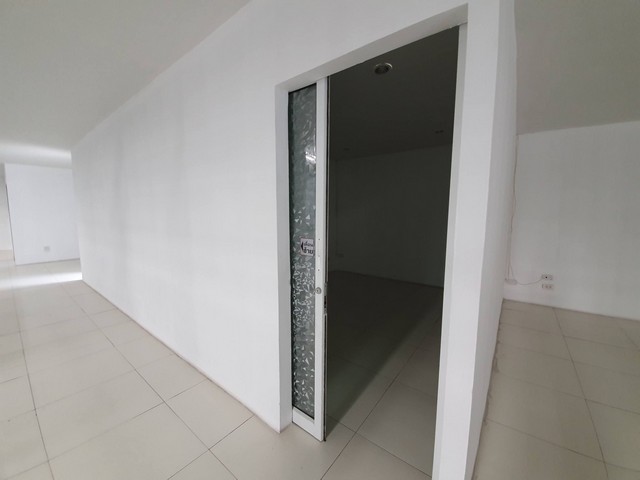 ประกาศฟรี! ซื้อ-ขาย-เช่า คอนโด บ้าน ทาวน์โฮม ที่ดิน และพื้นที่เชิงพาณิชย์ทั่วประเทศไทย ทุกทำเล ทุกงบประมาณ ไม่มีค่าใช้จ่าย ลงง่าย ขายไว เข้าถึงผู้ซื้อโดยตรง 5 503376pic4.jpg