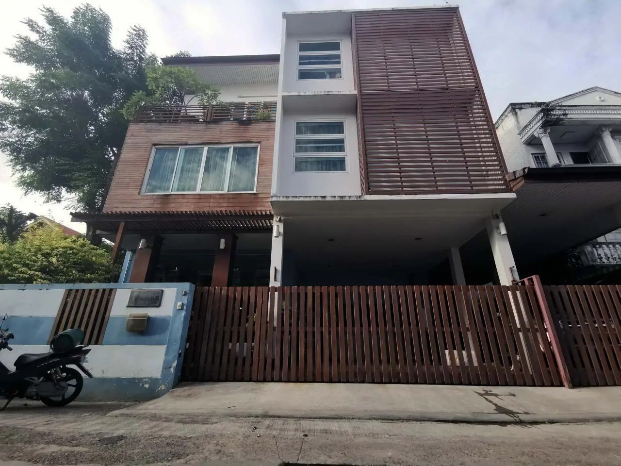 ประกาศฟรี! ซื้อ-ขาย-เช่า คอนโด บ้าน ทาวน์โฮม ที่ดิน และพื้นที่เชิงพาณิชย์ทั่วประเทศไทย ทุกทำเล ทุกงบประมาณ ไม่มีค่าใช้จ่าย ลงง่าย ขายไว เข้าถึงผู้ซื้อโดยตรง 2 257234pic1.jpg