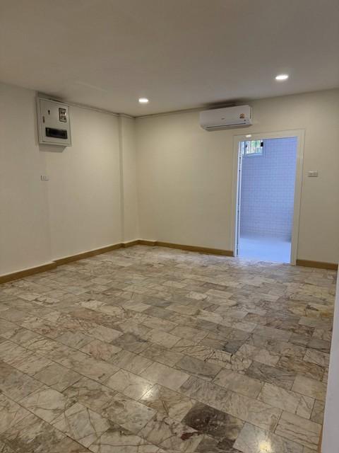 ประกาศฟรี! ซื้อ-ขาย-เช่า คอนโด บ้าน ทาวน์โฮม ที่ดิน และพื้นที่เชิงพาณิชย์ทั่วประเทศไทย ทุกทำเล ทุกงบประมาณ ไม่มีค่าใช้จ่าย ลงง่าย ขายไว เข้าถึงผู้ซื้อโดยตรง 5 519395pic4.jpg