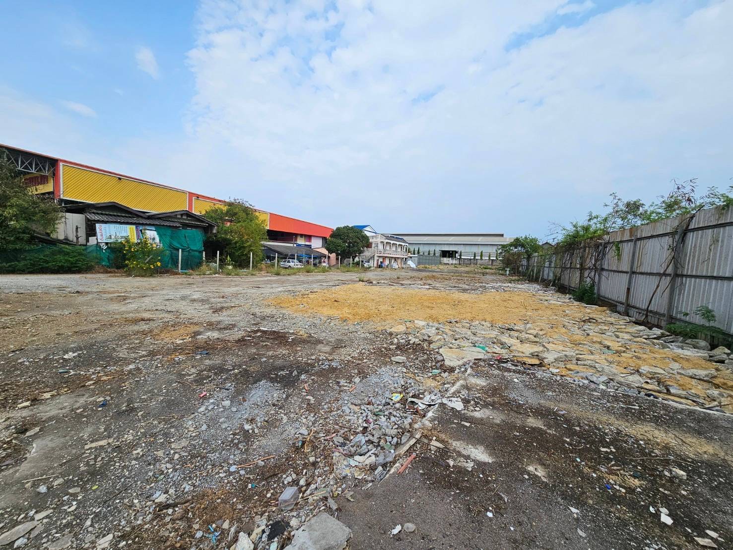 ประกาศฟรี! ซื้อ-ขาย-เช่า คอนโด บ้าน ทาวน์โฮม ที่ดิน และพื้นที่เชิงพาณิชย์ทั่วประเทศไทย ทุกทำเล ทุกงบประมาณ ไม่มีค่าใช้จ่าย ลงง่าย ขายไว เข้าถึงผู้ซื้อโดยตรง 4 317773pic3.jpg