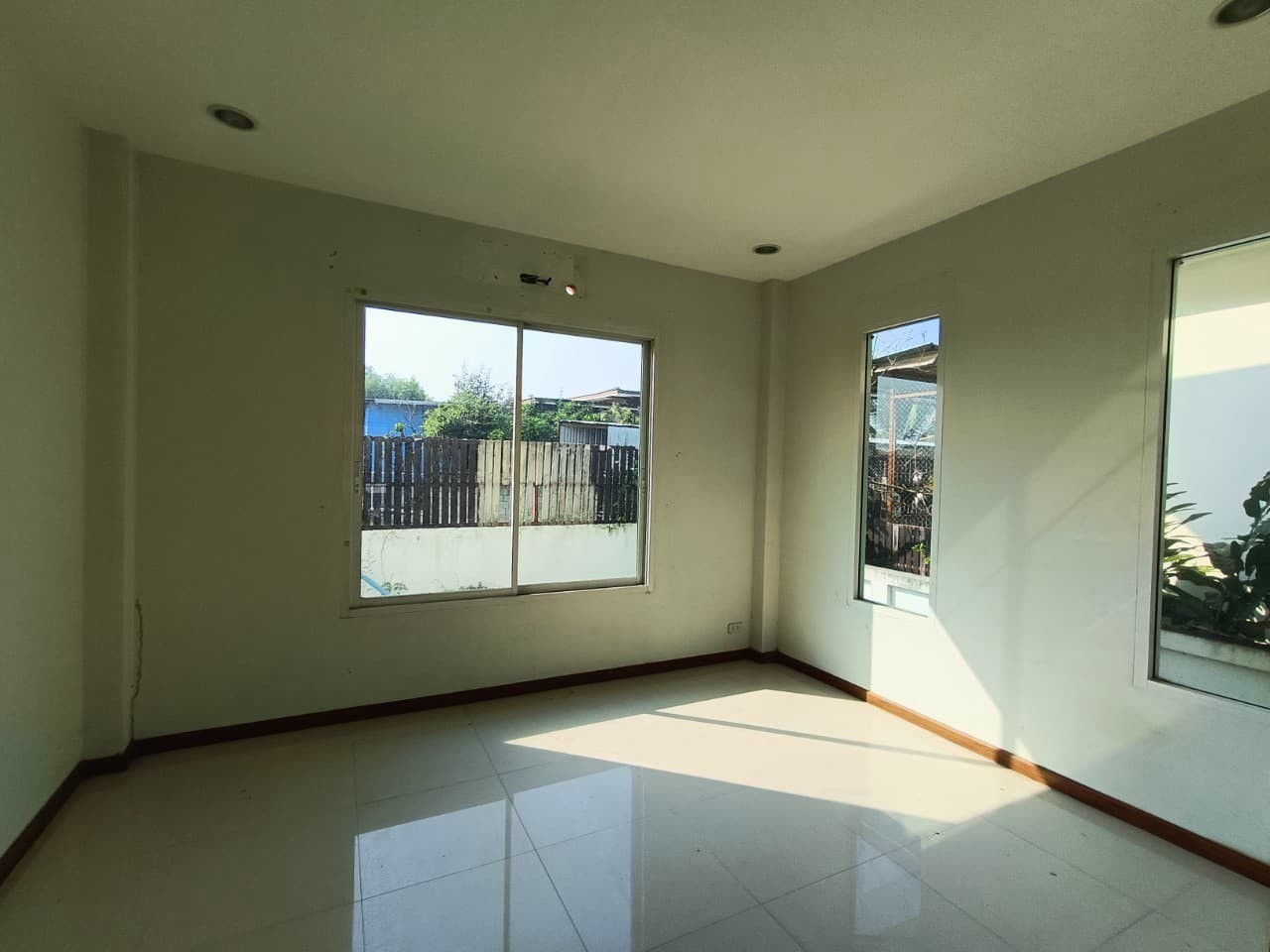 ประกาศฟรี! ซื้อ-ขาย-เช่า คอนโด บ้าน ทาวน์โฮม ที่ดิน และพื้นที่เชิงพาณิชย์ทั่วประเทศไทย ทุกทำเล ทุกงบประมาณ ไม่มีค่าใช้จ่าย ลงง่าย ขายไว เข้าถึงผู้ซื้อโดยตรง 5 255716pic4.jpg