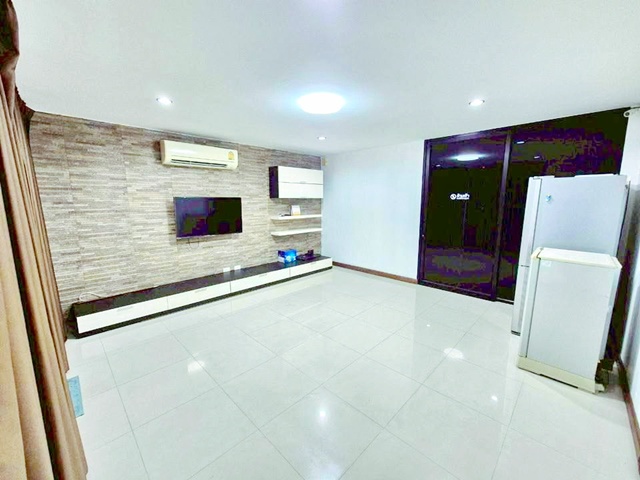 ประกาศฟรี! ซื้อ-ขาย-เช่า คอนโด บ้าน ทาวน์โฮม ที่ดิน และพื้นที่เชิงพาณิชย์ทั่วประเทศไทย ทุกทำเล ทุกงบประมาณ ไม่มีค่าใช้จ่าย ลงง่าย ขายไว เข้าถึงผู้ซื้อโดยตรง 4 259568pic3.jpg