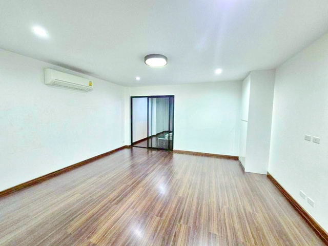 ประกาศฟรี! ซื้อ-ขาย-เช่า คอนโด บ้าน ทาวน์โฮม ที่ดิน และพื้นที่เชิงพาณิชย์ทั่วประเทศไทย ทุกทำเล ทุกงบประมาณ ไม่มีค่าใช้จ่าย ลงง่าย ขายไว เข้าถึงผู้ซื้อโดยตรง 5 259568pic4.jpg