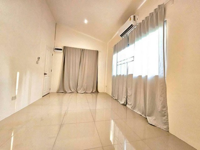 ประกาศฟรี! ซื้อ-ขาย-เช่า คอนโด บ้าน ทาวน์โฮม ที่ดิน และพื้นที่เชิงพาณิชย์ทั่วประเทศไทย ทุกทำเล ทุกงบประมาณ ไม่มีค่าใช้จ่าย ลงง่าย ขายไว เข้าถึงผู้ซื้อโดยตรง 5 519585pic4.jpg