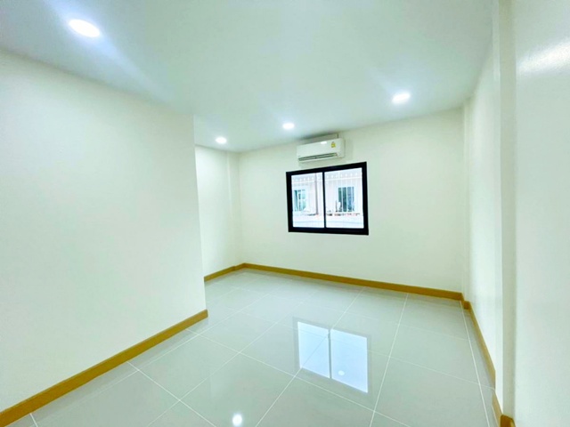 ประกาศฟรี! ซื้อ-ขาย-เช่า คอนโด บ้าน ทาวน์โฮม ที่ดิน และพื้นที่เชิงพาณิชย์ทั่วประเทศไทย ทุกทำเล ทุกงบประมาณ ไม่มีค่าใช้จ่าย ลงง่าย ขายไว เข้าถึงผู้ซื้อโดยตรง 4 259662pic3.jpg