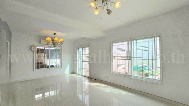 ประกาศฟรี! ซื้อ-ขาย-เช่า คอนโด บ้าน ทาวน์โฮม ที่ดิน และพื้นที่เชิงพาณิชย์ทั่วประเทศไทย ทุกทำเล ทุกงบประมาณ ไม่มีค่าใช้จ่าย ลงง่าย ขายไว เข้าถึงผู้ซื้อโดยตรง 4 292673pic3.jpg