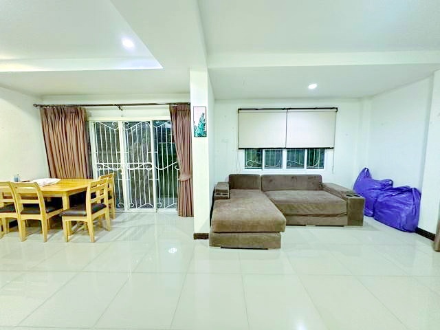 ประกาศฟรี! ซื้อ-ขาย-เช่า คอนโด บ้าน ทาวน์โฮม ที่ดิน และพื้นที่เชิงพาณิชย์ทั่วประเทศไทย ทุกทำเล ทุกงบประมาณ ไม่มีค่าใช้จ่าย ลงง่าย ขายไว เข้าถึงผู้ซื้อโดยตรง 3 259614pic2.jpg