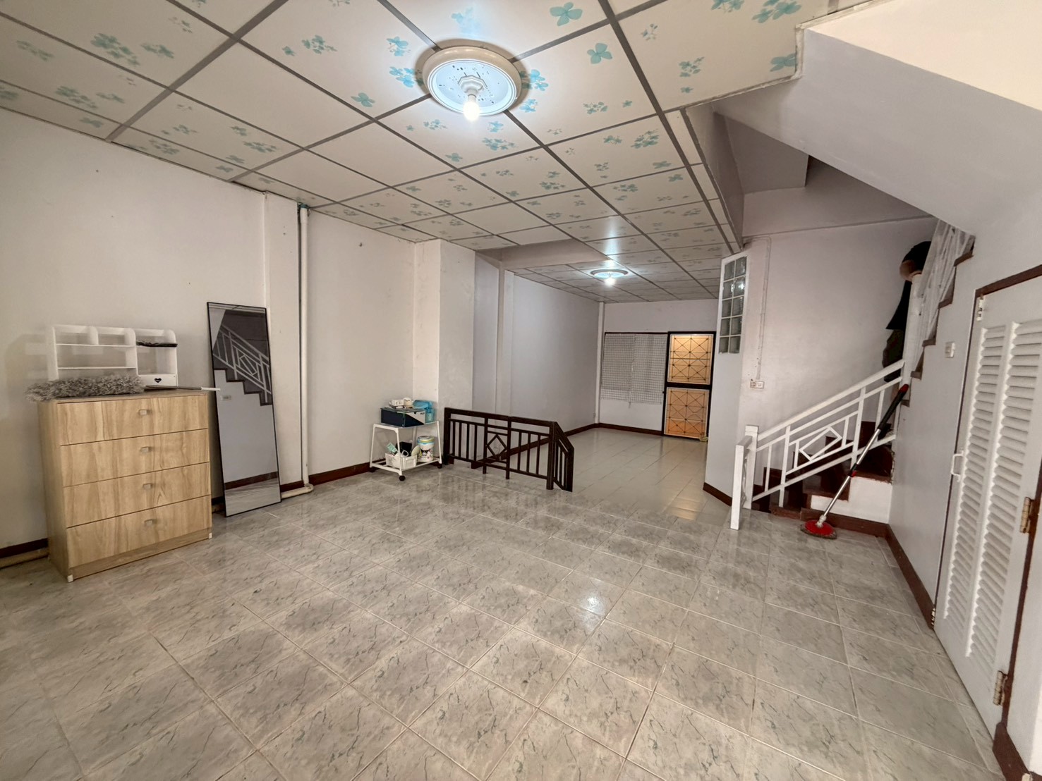 ประกาศฟรี! ซื้อ-ขาย-เช่า คอนโด บ้าน ทาวน์โฮม ที่ดิน และพื้นที่เชิงพาณิชย์ทั่วประเทศไทย ทุกทำเล ทุกงบประมาณ ไม่มีค่าใช้จ่าย ลงง่าย ขายไว เข้าถึงผู้ซื้อโดยตรง 5 317948pic4.jpg