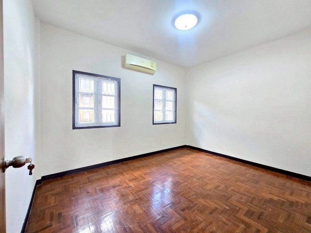 ประกาศฟรี! ซื้อ-ขาย-เช่า คอนโด บ้าน ทาวน์โฮม ที่ดิน และพื้นที่เชิงพาณิชย์ทั่วประเทศไทย ทุกทำเล ทุกงบประมาณ ไม่มีค่าใช้จ่าย ลงง่าย ขายไว เข้าถึงผู้ซื้อโดยตรง 5 259864pic4.jpg