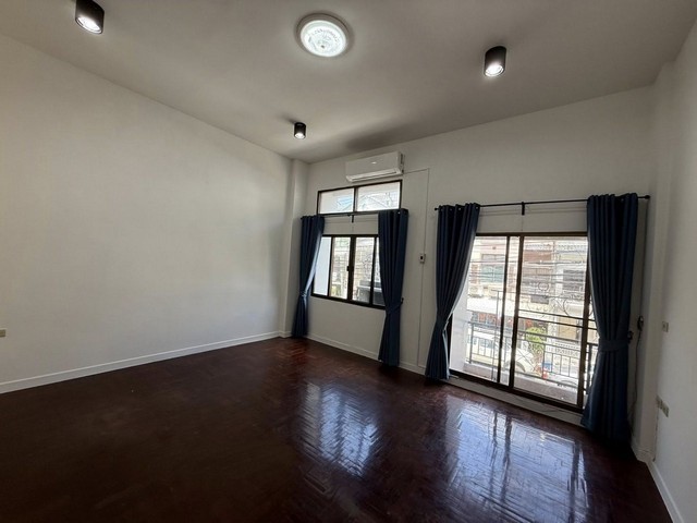 ประกาศฟรี! ซื้อ-ขาย-เช่า คอนโด บ้าน ทาวน์โฮม ที่ดิน และพื้นที่เชิงพาณิชย์ทั่วประเทศไทย ทุกทำเล ทุกงบประมาณ ไม่มีค่าใช้จ่าย ลงง่าย ขายไว เข้าถึงผู้ซื้อโดยตรง 4 520227pic3.jpg