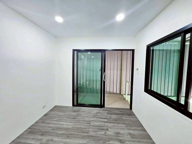 ประกาศฟรี! ซื้อ-ขาย-เช่า คอนโด บ้าน ทาวน์โฮม ที่ดิน และพื้นที่เชิงพาณิชย์ทั่วประเทศไทย ทุกทำเล ทุกงบประมาณ ไม่มีค่าใช้จ่าย ลงง่าย ขายไว เข้าถึงผู้ซื้อโดยตรง 5 318170pic4.jpg