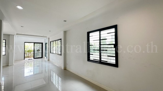 ประกาศฟรี! ซื้อ-ขาย-เช่า คอนโด บ้าน ทาวน์โฮม ที่ดิน และพื้นที่เชิงพาณิชย์ทั่วประเทศไทย ทุกทำเล ทุกงบประมาณ ไม่มีค่าใช้จ่าย ลงง่าย ขายไว เข้าถึงผู้ซื้อโดยตรง 4 260758pic3.jpg