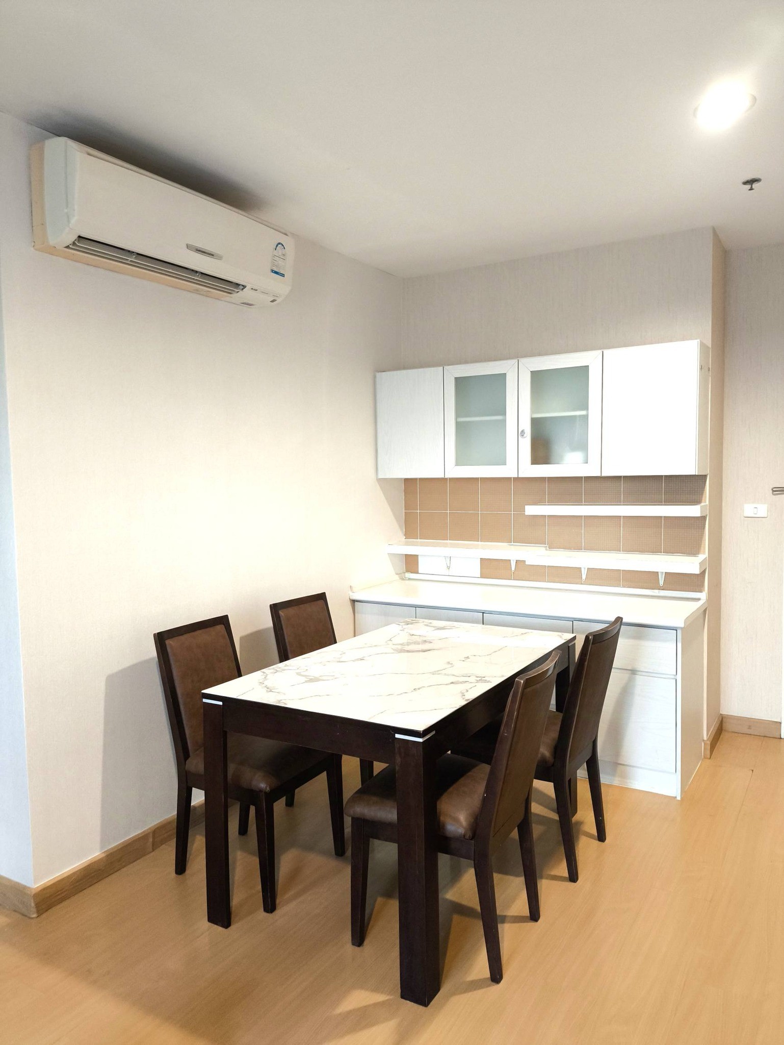 ประกาศฟรี! ซื้อ-ขาย-เช่า คอนโด บ้าน ทาวน์โฮม ที่ดิน และพื้นที่เชิงพาณิชย์ทั่วประเทศไทย ทุกทำเล ทุกงบประมาณ ไม่มีค่าใช้จ่าย ลงง่าย ขายไว เข้าถึงผู้ซื้อโดยตรง 5 520019pic4.jpg