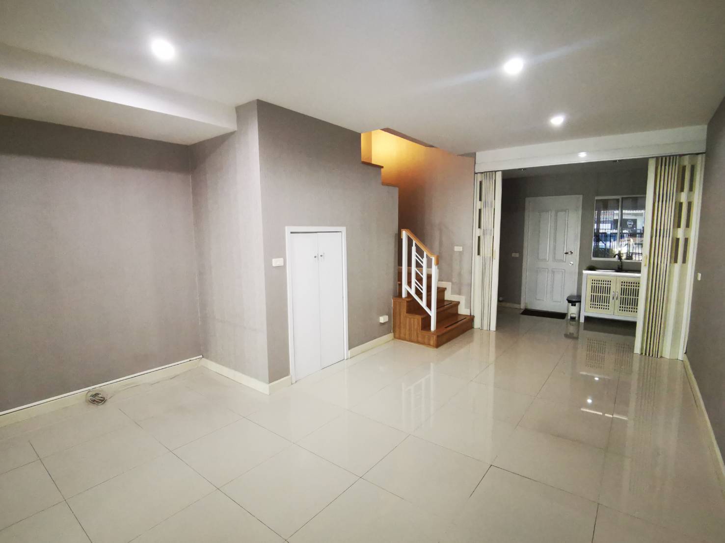 ประกาศฟรี! ซื้อ-ขาย-เช่า คอนโด บ้าน ทาวน์โฮม ที่ดิน และพื้นที่เชิงพาณิชย์ทั่วประเทศไทย ทุกทำเล ทุกงบประมาณ ไม่มีค่าใช้จ่าย ลงง่าย ขายไว เข้าถึงผู้ซื้อโดยตรง 4 316250pic3.jpg