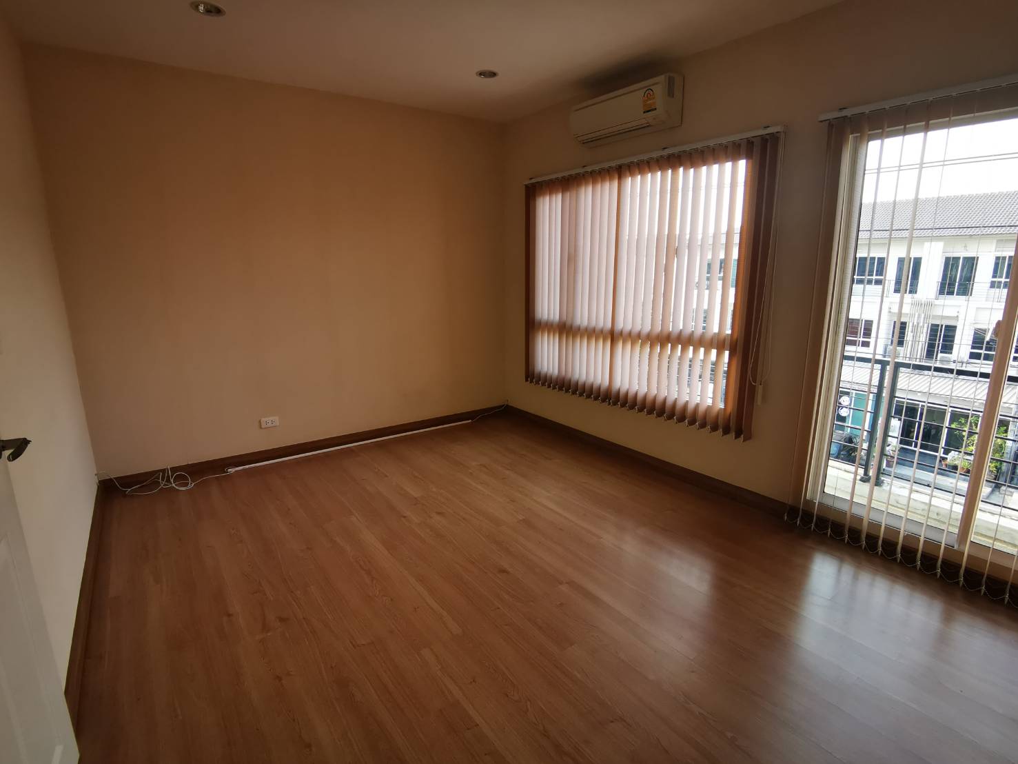 ประกาศฟรี! ซื้อ-ขาย-เช่า คอนโด บ้าน ทาวน์โฮม ที่ดิน และพื้นที่เชิงพาณิชย์ทั่วประเทศไทย ทุกทำเล ทุกงบประมาณ ไม่มีค่าใช้จ่าย ลงง่าย ขายไว เข้าถึงผู้ซื้อโดยตรง 5 316250pic4.jpg