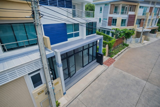 ประกาศฟรี! ซื้อ-ขาย-เช่า คอนโด บ้าน ทาวน์โฮม ที่ดิน และพื้นที่เชิงพาณิชย์ทั่วประเทศไทย ทุกทำเล ทุกงบประมาณ ไม่มีค่าใช้จ่าย ลงง่าย ขายไว เข้าถึงผู้ซื้อโดยตรง 2 259949pic1.jpg