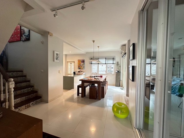 ประกาศฟรี! ซื้อ-ขาย-เช่า คอนโด บ้าน ทาวน์โฮม ที่ดิน และพื้นที่เชิงพาณิชย์ทั่วประเทศไทย ทุกทำเล ทุกงบประมาณ ไม่มีค่าใช้จ่าย ลงง่าย ขายไว เข้าถึงผู้ซื้อโดยตรง 3 308577pic2.jpg