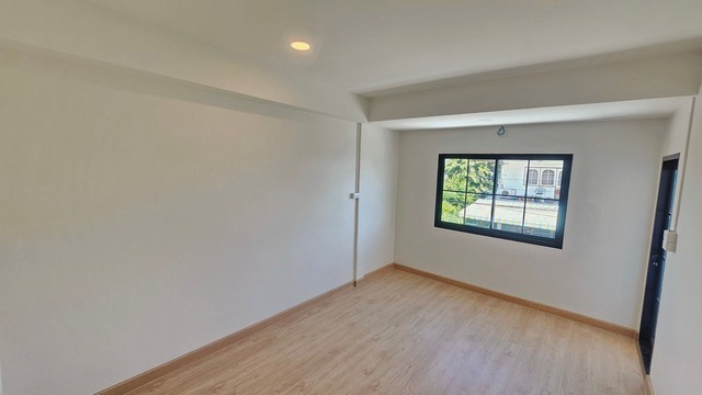 ประกาศฟรี! ซื้อ-ขาย-เช่า คอนโด บ้าน ทาวน์โฮม ที่ดิน และพื้นที่เชิงพาณิชย์ทั่วประเทศไทย ทุกทำเล ทุกงบประมาณ ไม่มีค่าใช้จ่าย ลงง่าย ขายไว เข้าถึงผู้ซื้อโดยตรง 5 292173pic4.jpg