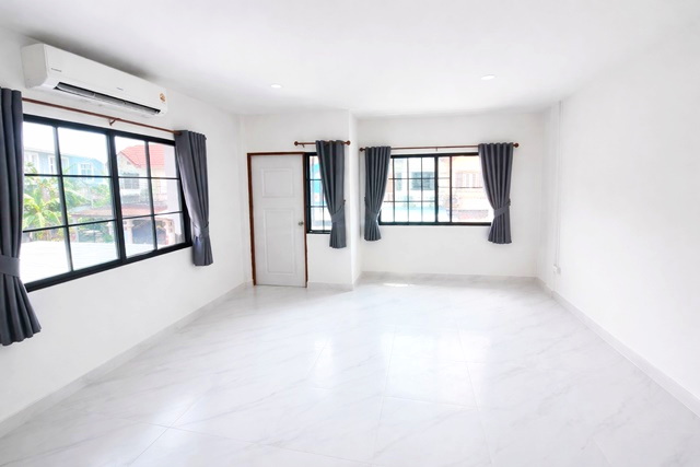 ประกาศฟรี! ซื้อ-ขาย-เช่า คอนโด บ้าน ทาวน์โฮม ที่ดิน และพื้นที่เชิงพาณิชย์ทั่วประเทศไทย ทุกทำเล ทุกงบประมาณ ไม่มีค่าใช้จ่าย ลงง่าย ขายไว เข้าถึงผู้ซื้อโดยตรง 5 318190pic4.jpg