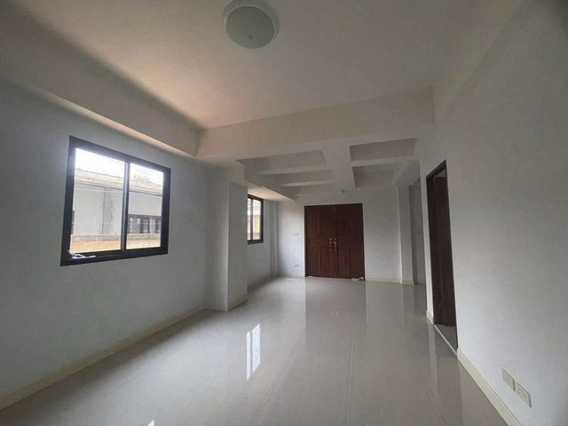 ประกาศฟรี! ซื้อ-ขาย-เช่า คอนโด บ้าน ทาวน์โฮม ที่ดิน และพื้นที่เชิงพาณิชย์ทั่วประเทศไทย ทุกทำเล ทุกงบประมาณ ไม่มีค่าใช้จ่าย ลงง่าย ขายไว เข้าถึงผู้ซื้อโดยตรง 5 260976pic4.jpg