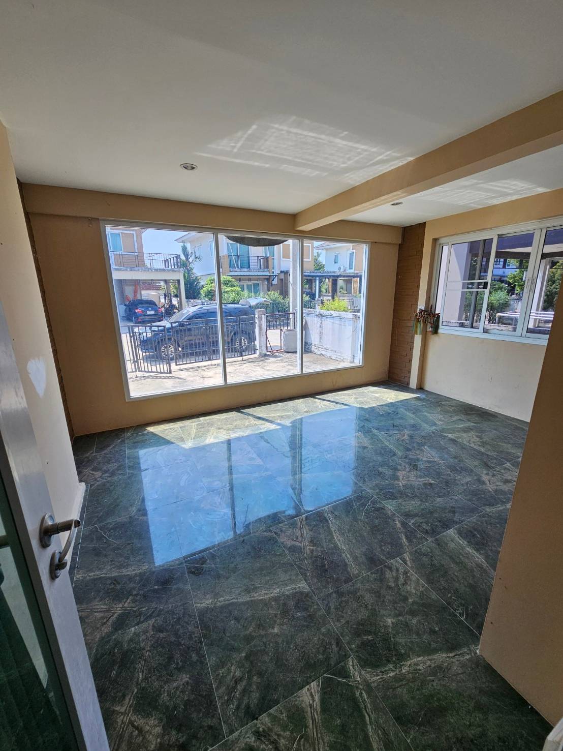 ประกาศฟรี! ซื้อ-ขาย-เช่า คอนโด บ้าน ทาวน์โฮม ที่ดิน และพื้นที่เชิงพาณิชย์ทั่วประเทศไทย ทุกทำเล ทุกงบประมาณ ไม่มีค่าใช้จ่าย ลงง่าย ขายไว เข้าถึงผู้ซื้อโดยตรง 5 318382pic4.jpg