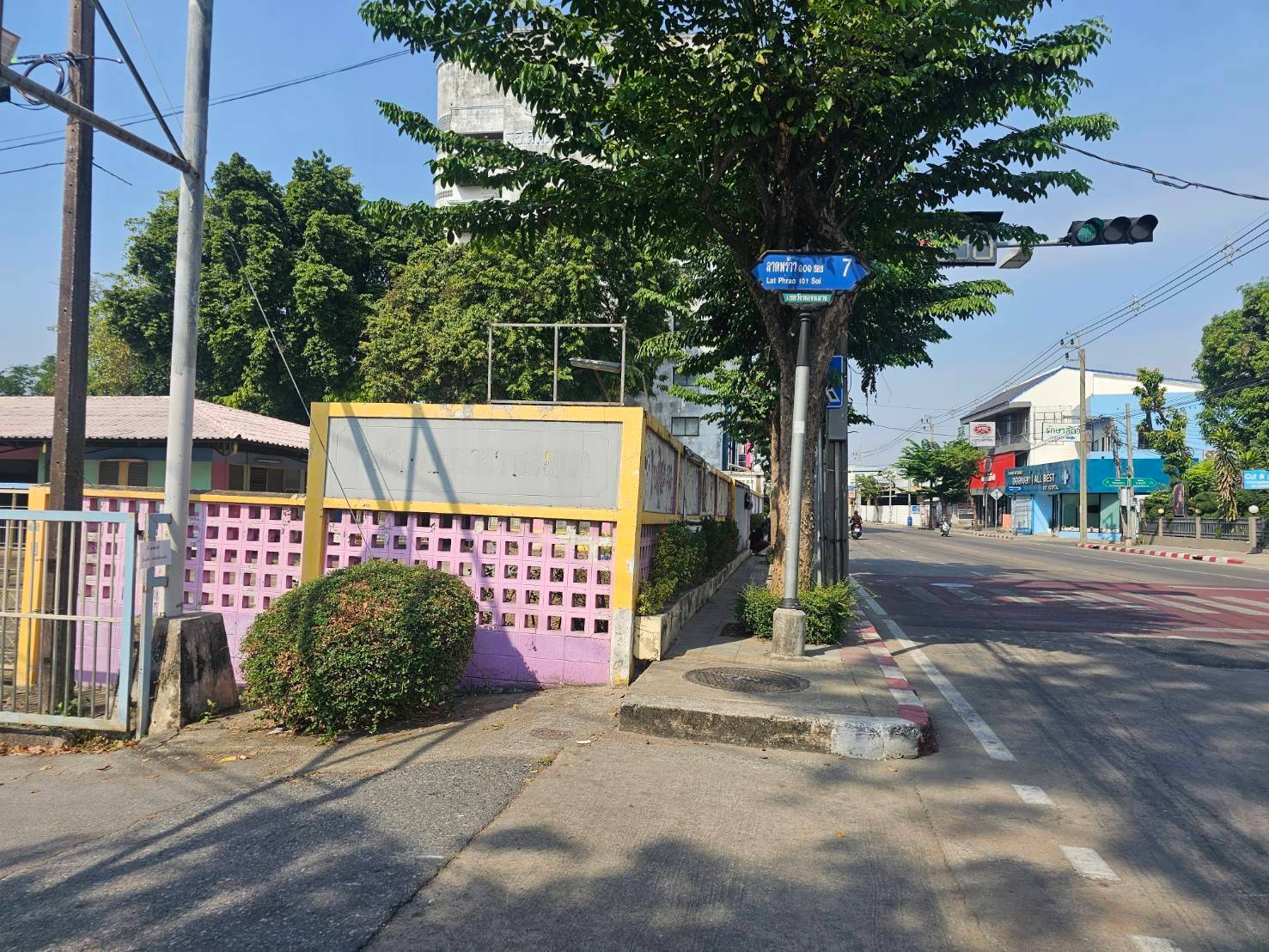 ประกาศฟรี! ซื้อ-ขาย-เช่า คอนโด บ้าน ทาวน์โฮม ที่ดิน และพื้นที่เชิงพาณิชย์ทั่วประเทศไทย ทุกทำเล ทุกงบประมาณ ไม่มีค่าใช้จ่าย ลงง่าย ขายไว เข้าถึงผู้ซื้อโดยตรง 5 318380pic4.jpg