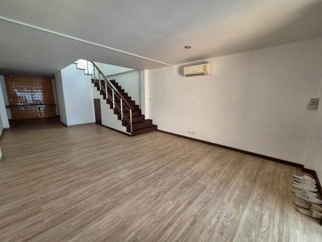 ประกาศฟรี! ซื้อ-ขาย-เช่า คอนโด บ้าน ทาวน์โฮม ที่ดิน และพื้นที่เชิงพาณิชย์ทั่วประเทศไทย ทุกทำเล ทุกงบประมาณ ไม่มีค่าใช้จ่าย ลงง่าย ขายไว เข้าถึงผู้ซื้อโดยตรง 3 294508pic2.jpg