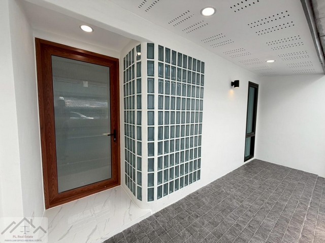 ประกาศฟรี! ซื้อ-ขาย-เช่า คอนโด บ้าน ทาวน์โฮม ที่ดิน และพื้นที่เชิงพาณิชย์ทั่วประเทศไทย ทุกทำเล ทุกงบประมาณ ไม่มีค่าใช้จ่าย ลงง่าย ขายไว เข้าถึงผู้ซื้อโดยตรง 4 520811pic3.jpg