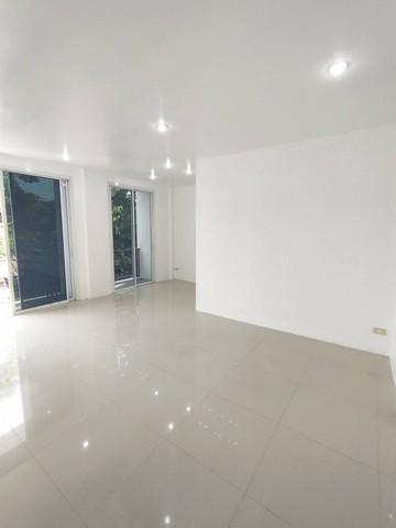 ประกาศฟรี! ซื้อ-ขาย-เช่า คอนโด บ้าน ทาวน์โฮม ที่ดิน และพื้นที่เชิงพาณิชย์ทั่วประเทศไทย ทุกทำเล ทุกงบประมาณ ไม่มีค่าใช้จ่าย ลงง่าย ขายไว เข้าถึงผู้ซื้อโดยตรง 4 518068pic3.jpg