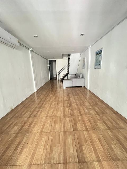 ประกาศฟรี! ซื้อ-ขาย-เช่า คอนโด บ้าน ทาวน์โฮม ที่ดิน และพื้นที่เชิงพาณิชย์ทั่วประเทศไทย ทุกทำเล ทุกงบประมาณ ไม่มีค่าใช้จ่าย ลงง่าย ขายไว เข้าถึงผู้ซื้อโดยตรง 4 521003pic3.jpg