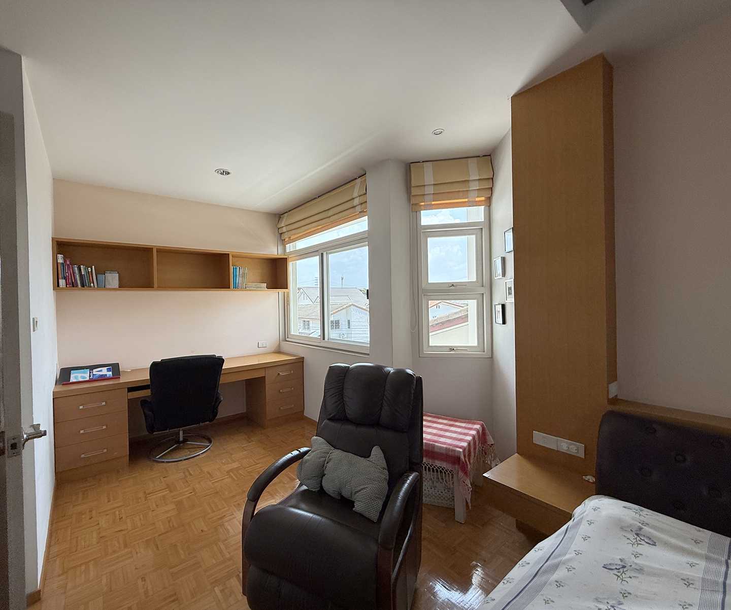 ประกาศฟรี! ซื้อ-ขาย-เช่า คอนโด บ้าน ทาวน์โฮม ที่ดิน และพื้นที่เชิงพาณิชย์ทั่วประเทศไทย ทุกทำเล ทุกงบประมาณ ไม่มีค่าใช้จ่าย ลงง่าย ขายไว เข้าถึงผู้ซื้อโดยตรง 4 318592pic3.jpg