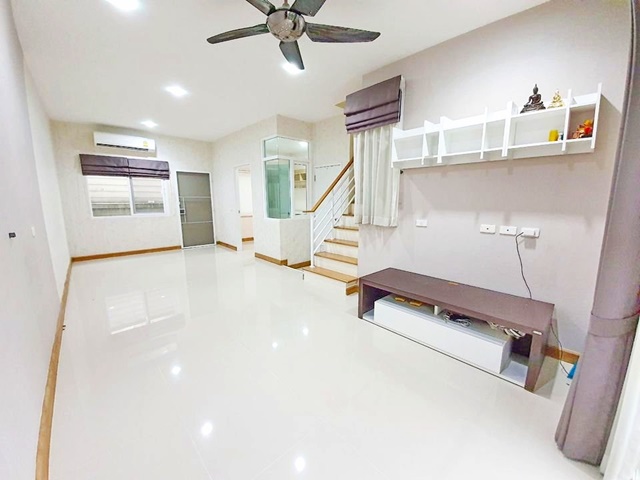 ประกาศฟรี! ซื้อ-ขาย-เช่า คอนโด บ้าน ทาวน์โฮม ที่ดิน และพื้นที่เชิงพาณิชย์ทั่วประเทศไทย ทุกทำเล ทุกงบประมาณ ไม่มีค่าใช้จ่าย ลงง่าย ขายไว เข้าถึงผู้ซื้อโดยตรง 5 318542pic4.jpg