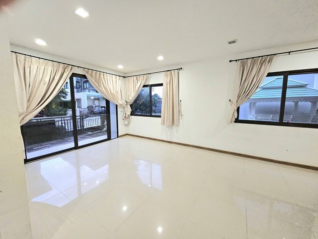 ประกาศฟรี! ซื้อ-ขาย-เช่า คอนโด บ้าน ทาวน์โฮม ที่ดิน และพื้นที่เชิงพาณิชย์ทั่วประเทศไทย ทุกทำเล ทุกงบประมาณ ไม่มีค่าใช้จ่าย ลงง่าย ขายไว เข้าถึงผู้ซื้อโดยตรง 3 165867pic2.jpg