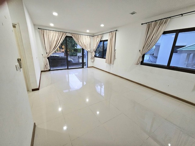 ประกาศฟรี! ซื้อ-ขาย-เช่า คอนโด บ้าน ทาวน์โฮม ที่ดิน และพื้นที่เชิงพาณิชย์ทั่วประเทศไทย ทุกทำเล ทุกงบประมาณ ไม่มีค่าใช้จ่าย ลงง่าย ขายไว เข้าถึงผู้ซื้อโดยตรง 4 165867pic3.jpg