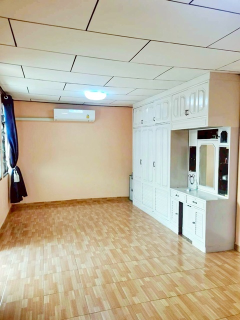 ประกาศฟรี! ซื้อ-ขาย-เช่า คอนโด บ้าน ทาวน์โฮม ที่ดิน และพื้นที่เชิงพาณิชย์ทั่วประเทศไทย ทุกทำเล ทุกงบประมาณ ไม่มีค่าใช้จ่าย ลงง่าย ขายไว เข้าถึงผู้ซื้อโดยตรง 5 261926pic4.jpg