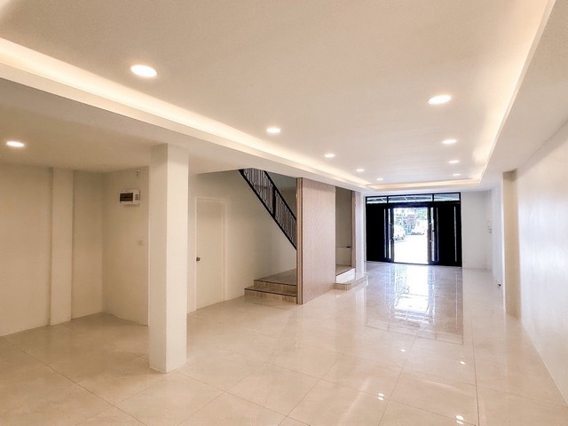 ประกาศฟรี! ซื้อ-ขาย-เช่า คอนโด บ้าน ทาวน์โฮม ที่ดิน และพื้นที่เชิงพาณิชย์ทั่วประเทศไทย ทุกทำเล ทุกงบประมาณ ไม่มีค่าใช้จ่าย ลงง่าย ขายไว เข้าถึงผู้ซื้อโดยตรง 5 518531pic4.jpg