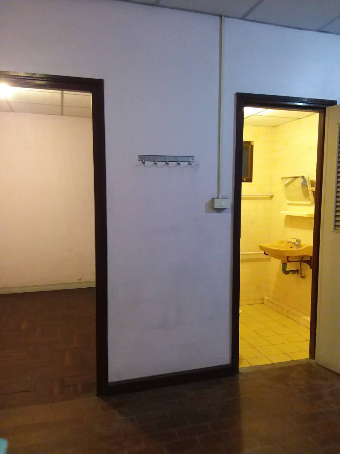 ประกาศฟรี! ซื้อ-ขาย-เช่า คอนโด บ้าน ทาวน์โฮม ที่ดิน และพื้นที่เชิงพาณิชย์ทั่วประเทศไทย ทุกทำเล ทุกงบประมาณ ไม่มีค่าใช้จ่าย ลงง่าย ขายไว เข้าถึงผู้ซื้อโดยตรง 5 290727pic4.jpg