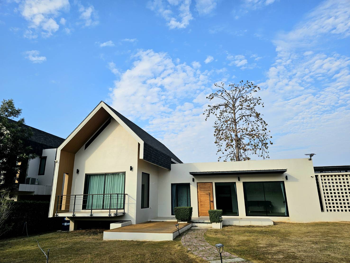 ประกาศฟรี! ซื้อ-ขาย-เช่า คอนโด บ้าน ทาวน์โฮม ที่ดิน และพื้นที่เชิงพาณิชย์ทั่วประเทศไทย ทุกทำเล ทุกงบประมาณ ไม่มีค่าใช้จ่าย ลงง่าย ขายไว เข้าถึงผู้ซื้อโดยตรง 2 279870pic1.jpg