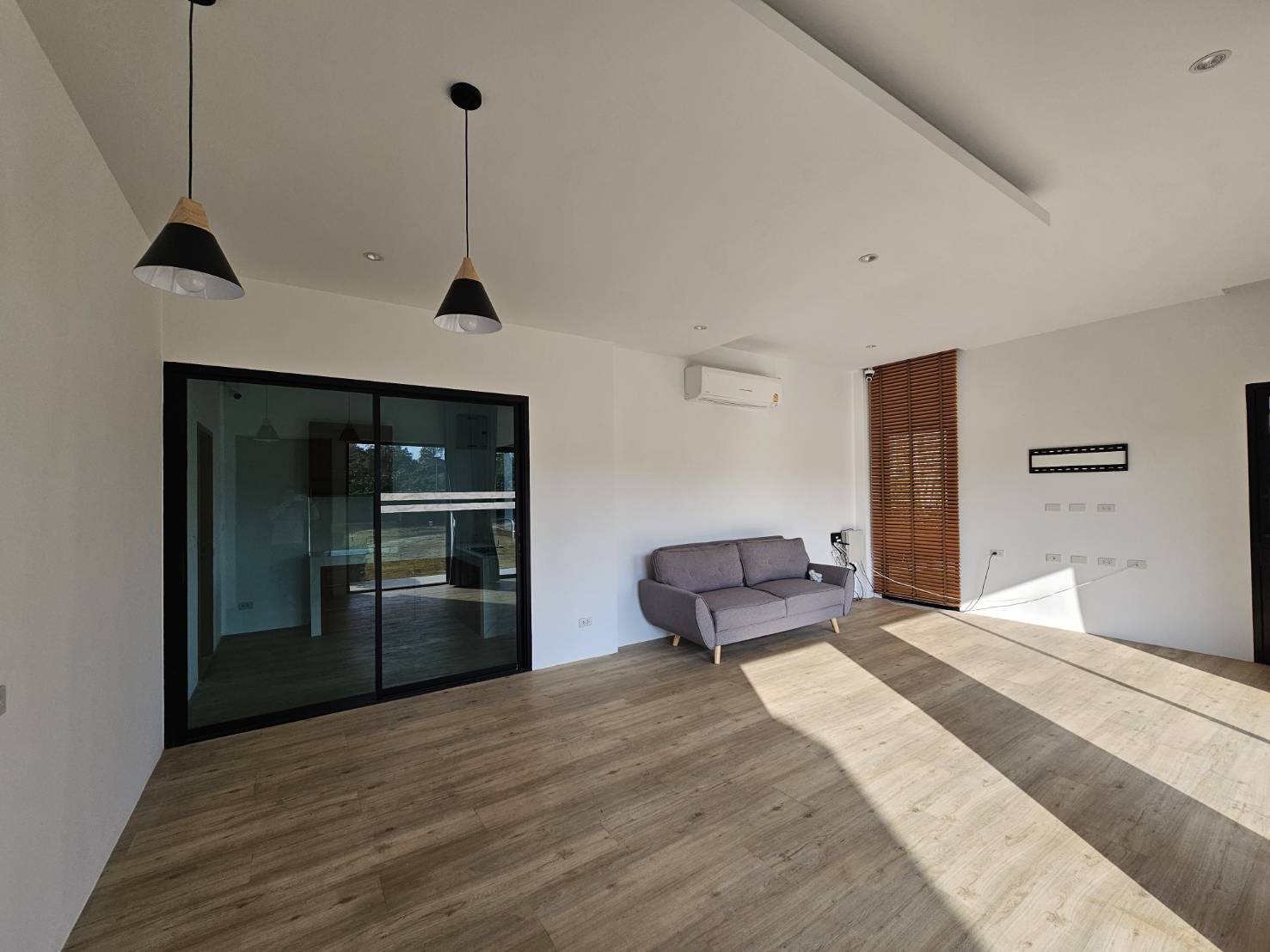 ประกาศฟรี! ซื้อ-ขาย-เช่า คอนโด บ้าน ทาวน์โฮม ที่ดิน และพื้นที่เชิงพาณิชย์ทั่วประเทศไทย ทุกทำเล ทุกงบประมาณ ไม่มีค่าใช้จ่าย ลงง่าย ขายไว เข้าถึงผู้ซื้อโดยตรง 5 279870pic4.jpg