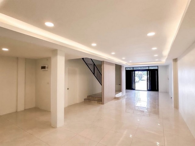 ประกาศฟรี! ซื้อ-ขาย-เช่า คอนโด บ้าน ทาวน์โฮม ที่ดิน และพื้นที่เชิงพาณิชย์ทั่วประเทศไทย ทุกทำเล ทุกงบประมาณ ไม่มีค่าใช้จ่าย ลงง่าย ขายไว เข้าถึงผู้ซื้อโดยตรง 3 518940pic2.jpg