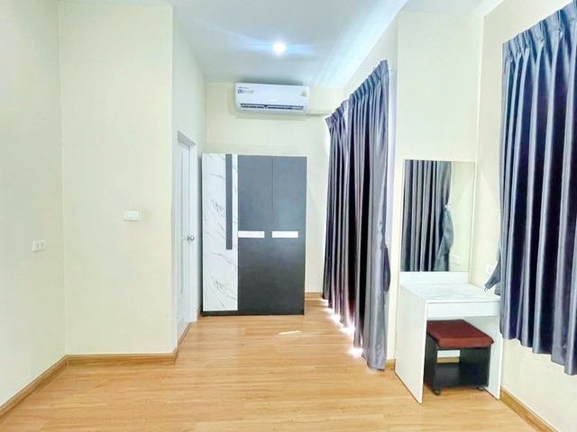 ประกาศฟรี! ซื้อ-ขาย-เช่า คอนโด บ้าน ทาวน์โฮม ที่ดิน และพื้นที่เชิงพาณิชย์ทั่วประเทศไทย ทุกทำเล ทุกงบประมาณ ไม่มีค่าใช้จ่าย ลงง่าย ขายไว เข้าถึงผู้ซื้อโดยตรง 5 262136pic4.jpg