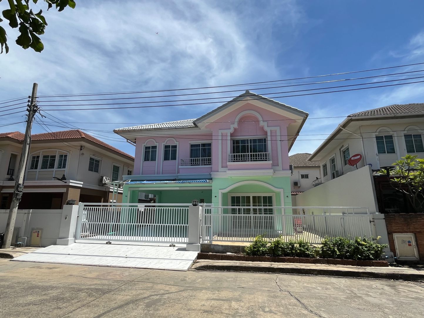 ประกาศฟรี! ซื้อ-ขาย-เช่า คอนโด บ้าน ทาวน์โฮม ที่ดิน และพื้นที่เชิงพาณิชย์ทั่วประเทศไทย ทุกทำเล ทุกงบประมาณ ไม่มีค่าใช้จ่าย ลงง่าย ขายไว เข้าถึงผู้ซื้อโดยตรง 2 318792pic1.jpg